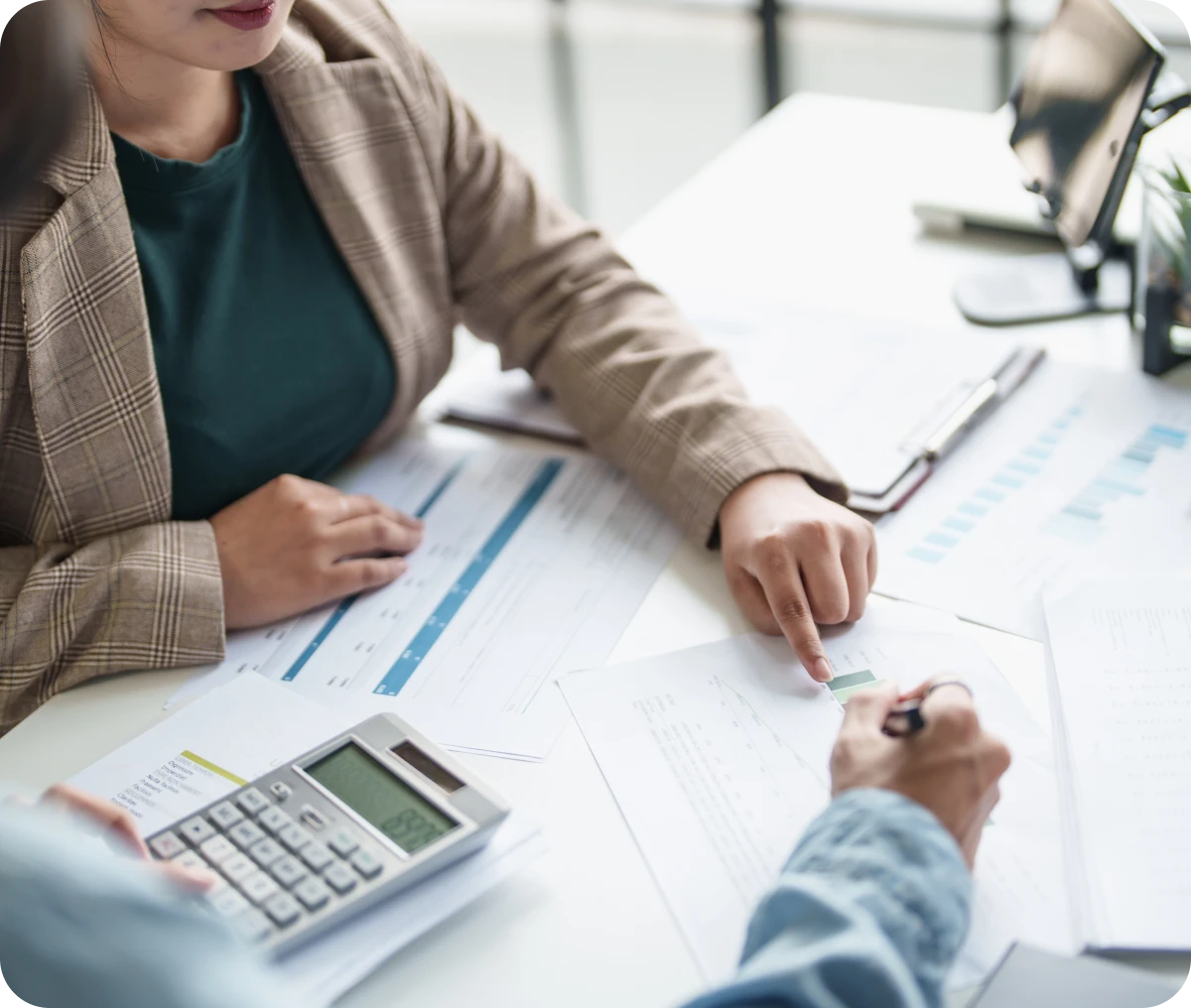 Analyzing reports during a meeting